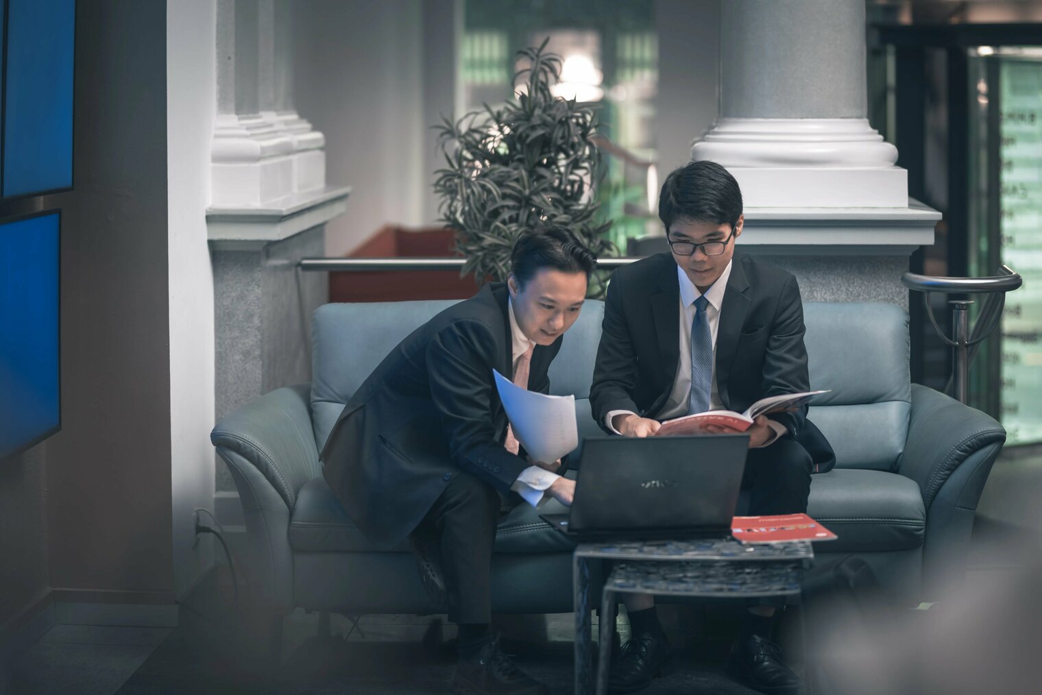 Business and hospitality students working together on a computer